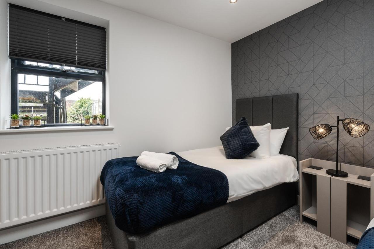 Victoria Home - 2 Bedroom Wi-Fi Parking Workers Hyde Exterior photo